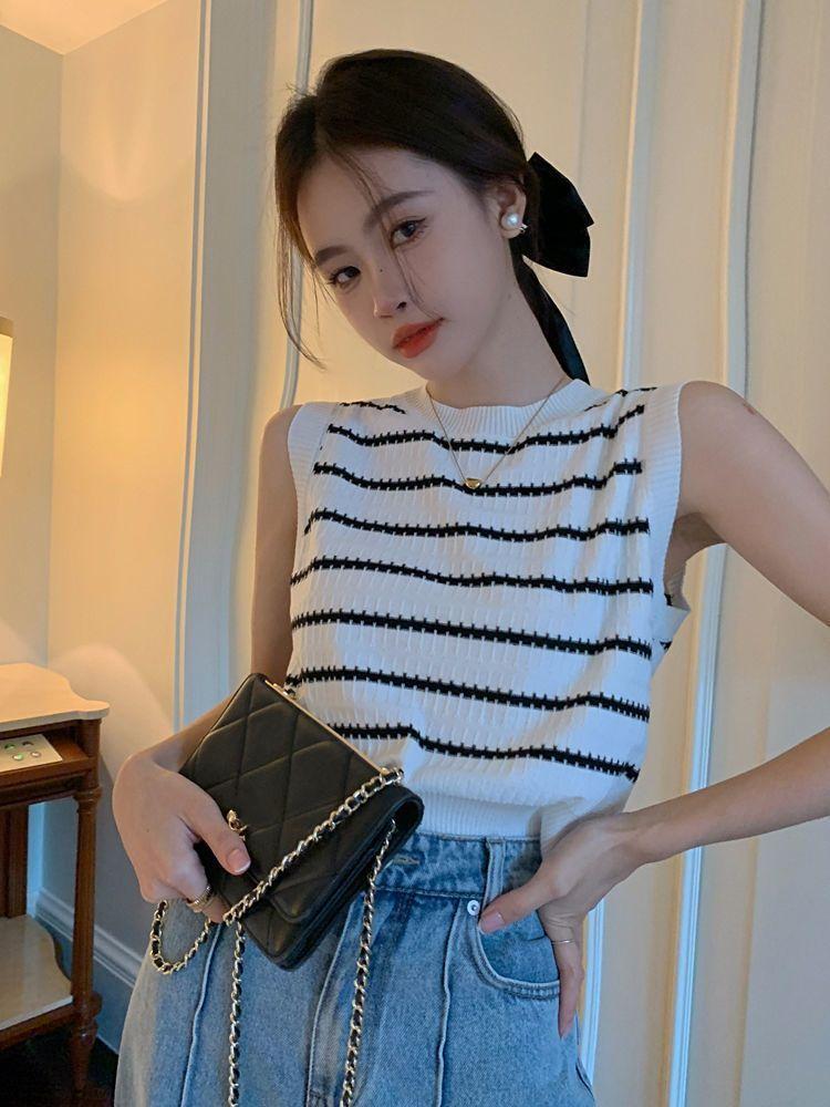 Product Introduction of Thin Color-Block Striped Sleeveless Slim Knitted Vest for Women, Summer Korean Fashionable Stylish Versatile Short Top Trend 3