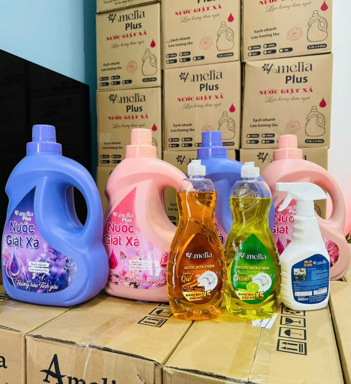Nước giặt xả mã Pluss mua 1 thùng tặng  thêm 2 chai nước rửa chén + 1 chai xịt tẩy đa năng