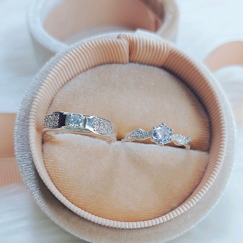 m  211 ( kèm nước rửa trang sức )nhẫn đôi (kèm hộp đẹp) ts định loan nhẫn nam thân 2 hàng đá nhẫn nữ xoắn vai ,nhẫn cặp thanh lịch ,tốt đẹp ,sinh nhật Women