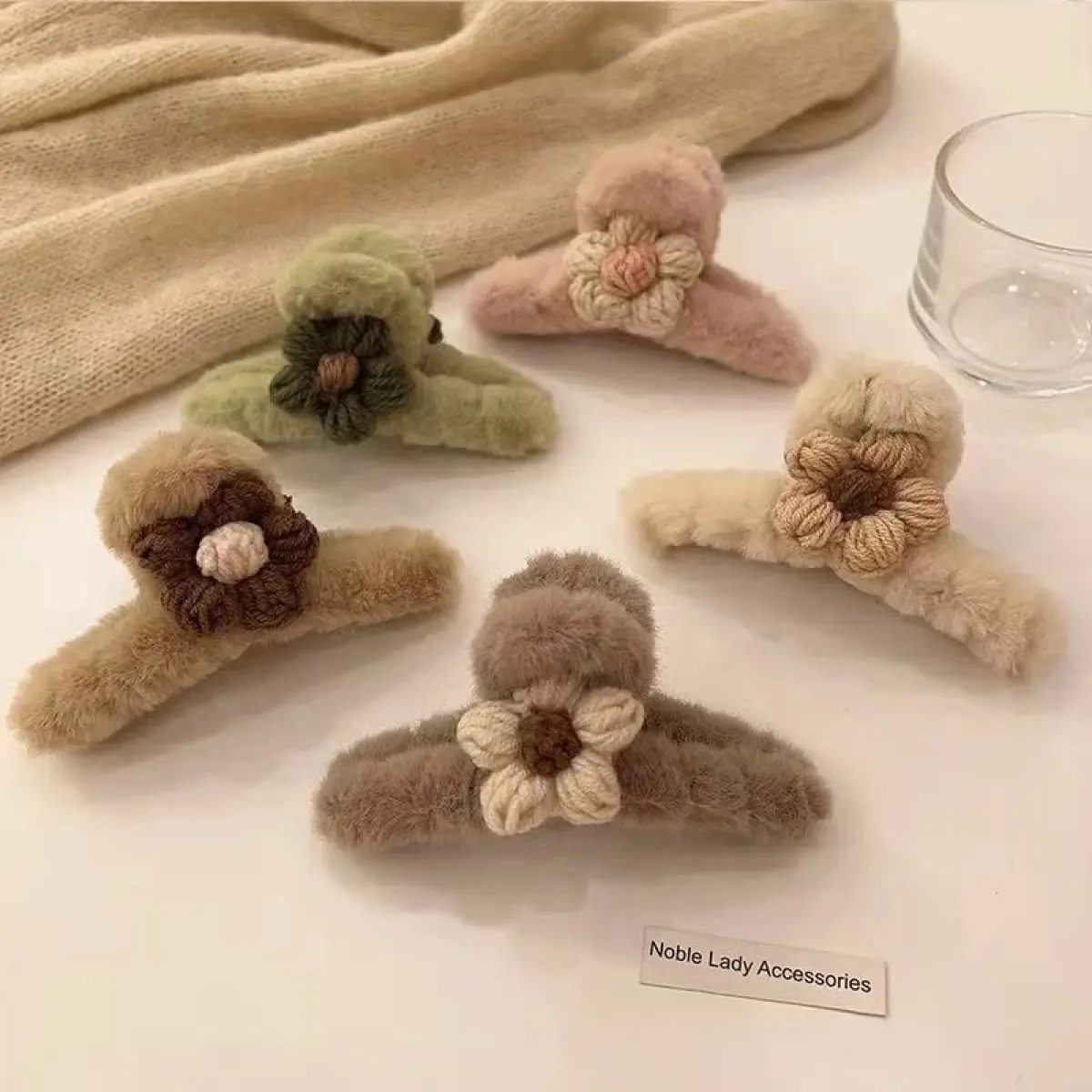 Autumn and Winter New Sweet Girl Plush Grip Sweet Wool Flower Barrettes Female Updo Hair Clip Barrettes Son Shark Clip Hairpin