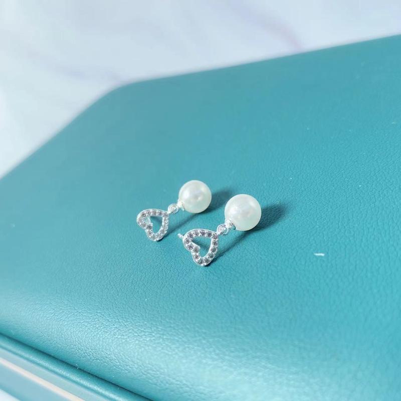 Product Introduction of Korean Style Shell Pearl Ear Studs Women's Fresh Sweet Shell Pearl Ear Studs Stud Earrings Popular Wedding Ear Studs Personality Trendy Earrings 13