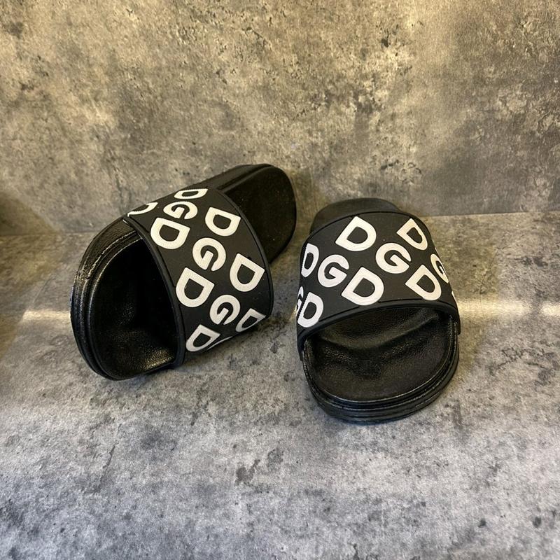 Dép DG chữ to cho bé boy phố