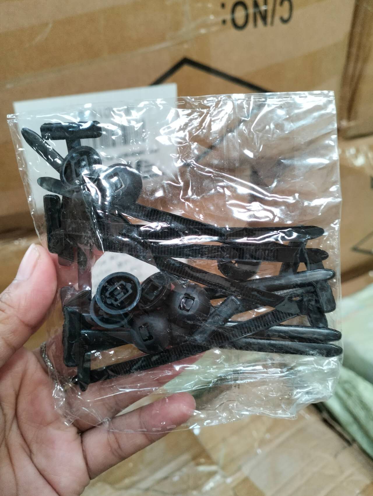 Ikat kabel serbaguna (termasuk paku hollow, kunci plastik tipe pasak) untuk mobil dan mobil listrik