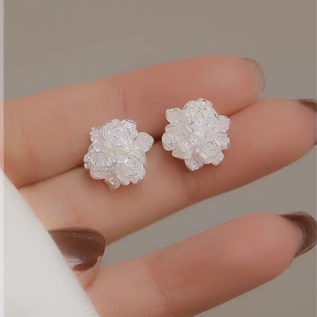 khuyên tai hình hoa hồng 3 đoá phong cách hàn quốc