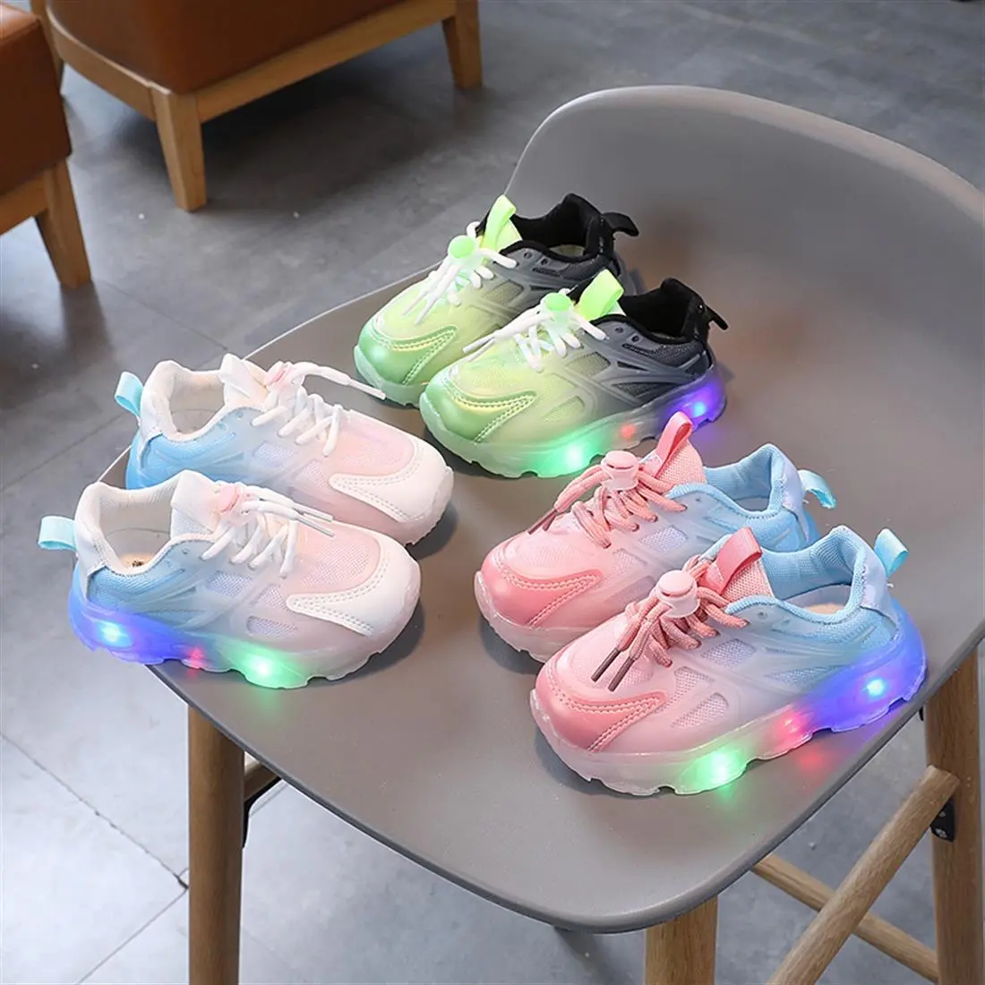 1-6 tahun anak sepatu sneaker ukuran 21-30 anak laki-laki perempuan sepatu LED flash light sport sneakers ringan