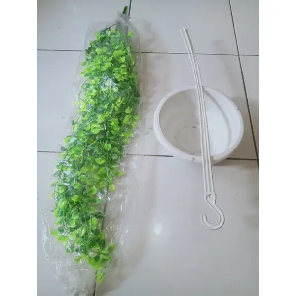 Daun Gantung Artificial Juntai Kemuning Hijau Plus Pot Gantung atau Dinding Dekorasi Taman Rumah 4