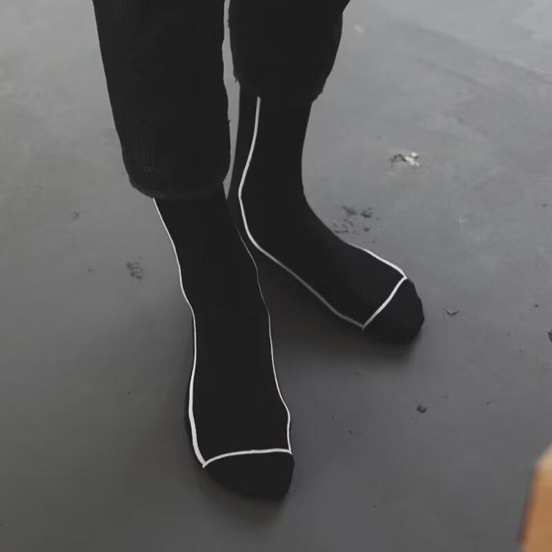Product Introduction of Men Socks New Korean Style Male & Female Middle Tube Cotton Street Hip-Hop Sports Personalized Skate Stockings Casual Socks Fitness Running Basketball Men Antibacterial Sweat-Absorbent Socks 12