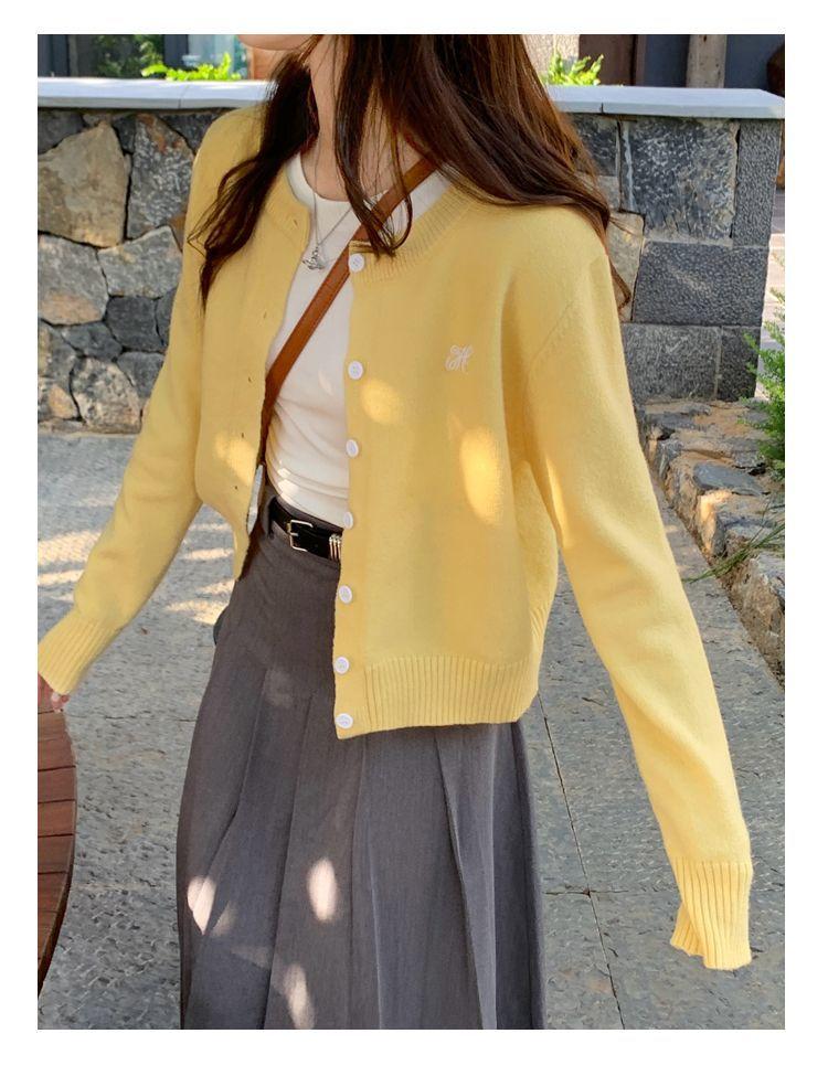 Product Introduction of Red Sweater Cardigan Outer Wear High Sense 2024 New Autumn and Winter Embroidery Western Style Knitted Loose-Fitting Coat Top 13