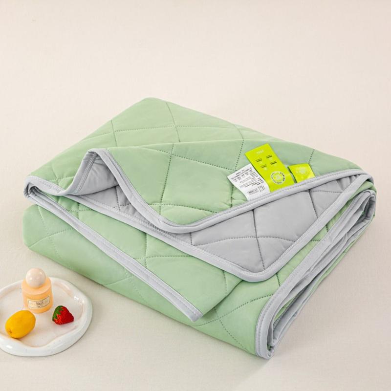Product Introduction of High Quality Double Sided Cooling Blanket Skin-Friendly Cold Effect Conditioning Quilt Lightweight Breathable Cooler Quilt Spring Summer 15