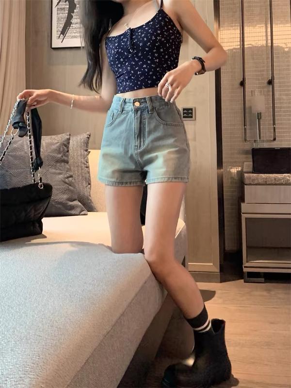 Blackcatshop QUẦN SHORT JEAN THêu HOA NHÍ PHONG CÁCH TRẺ TRUNG QSJ159 Nữ Voi Women JEAN COTTON Hoa Lá Thêu Tinh Tế Dài Trên Gối Thích Hợp Mùa Xuân Hè Thu Đông