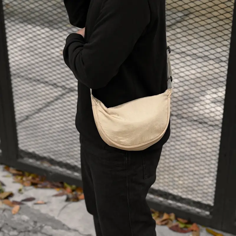 The Essentials Slingbag - Sand 5