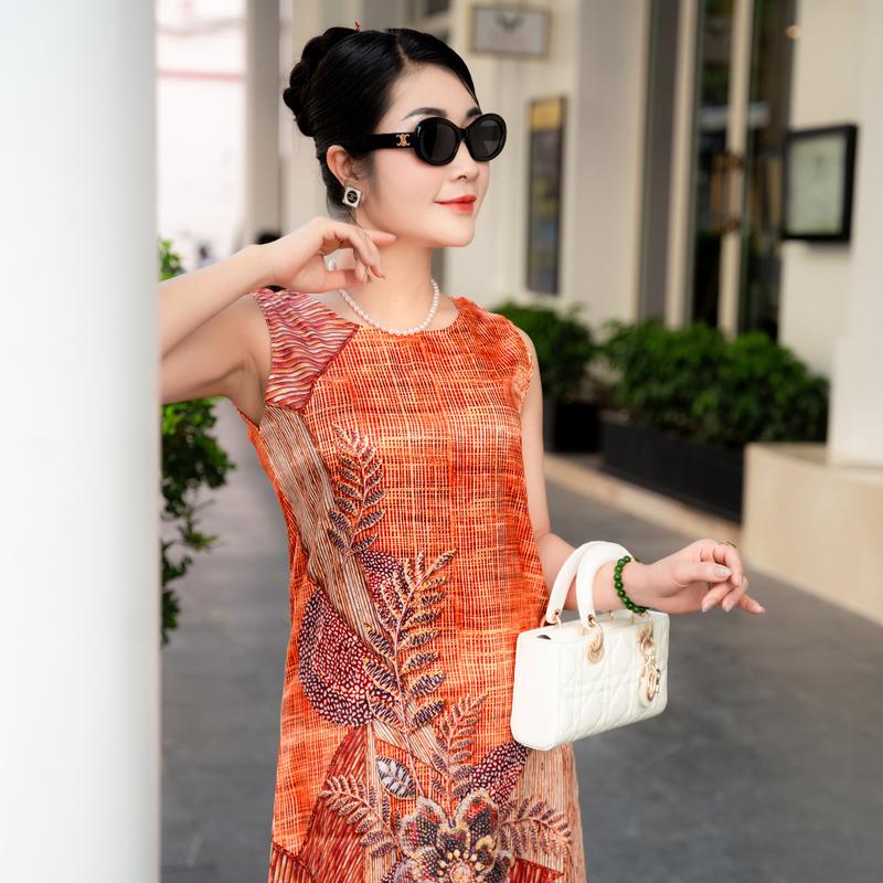 Product Introduction of Đầm Trung Niên Cao Cấp [Tặng 13]. Mẫu Đầm Sát Nách Chất Liệu Thái Tuấn Form Rộng Big Size Công Nghệ In 8D Sắc Nét, Sang Trọng. Mẫu Đầm Cho Mẹ Đi Tiệc Sang Trọng Và Thanh Lịch, Thoáng Mát, Phù Hợp Với Mọi Vóc Dáng. 5