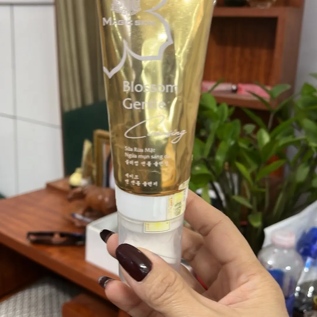 Sữa rửa mặt dịu nhẹ trắng sáng , mịn màng