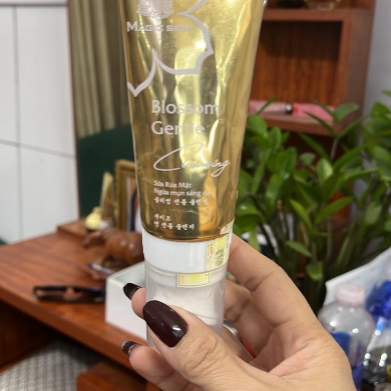 Sữa rửa mặt dịu nhẹ trắng sáng , mịn màng 0