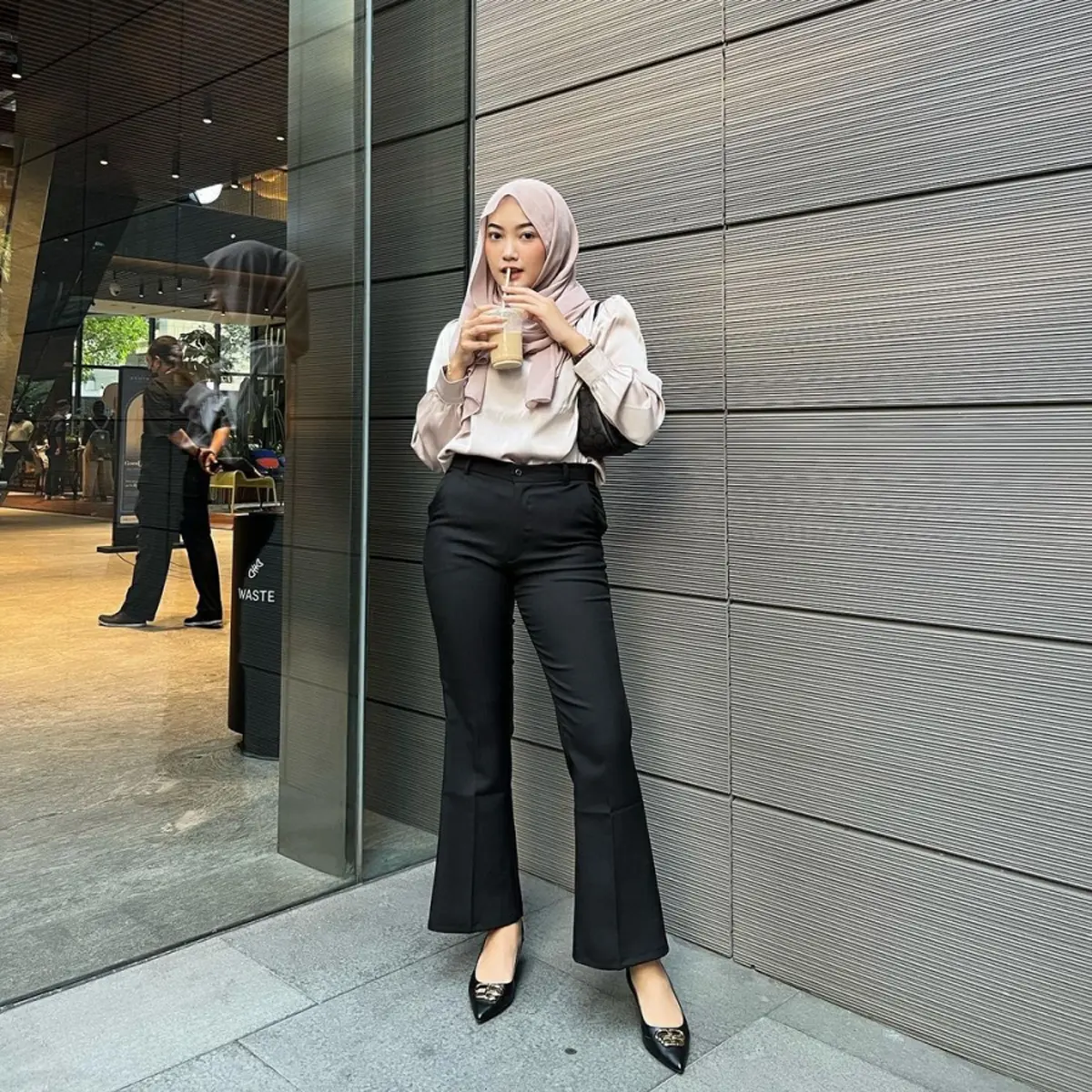 NHM Celana Panjang Wanita Cutbray, Celana Bahan Gracella Coklat Kaki Kancing Melar Kulot Hitam