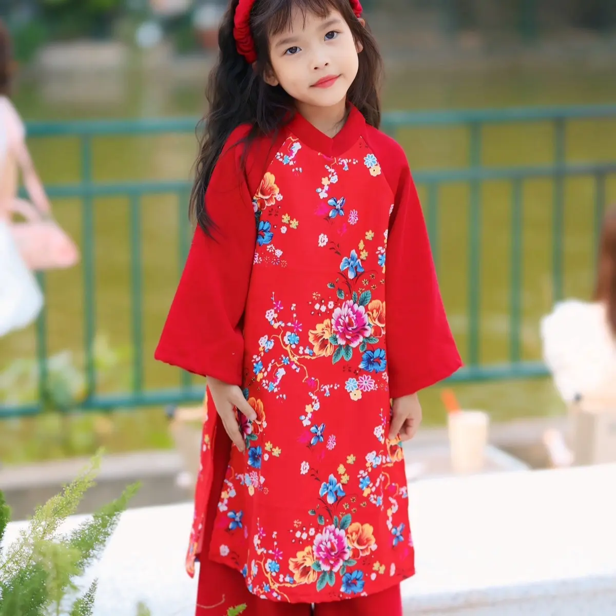 Áo dài Phụng dành cho bé gái