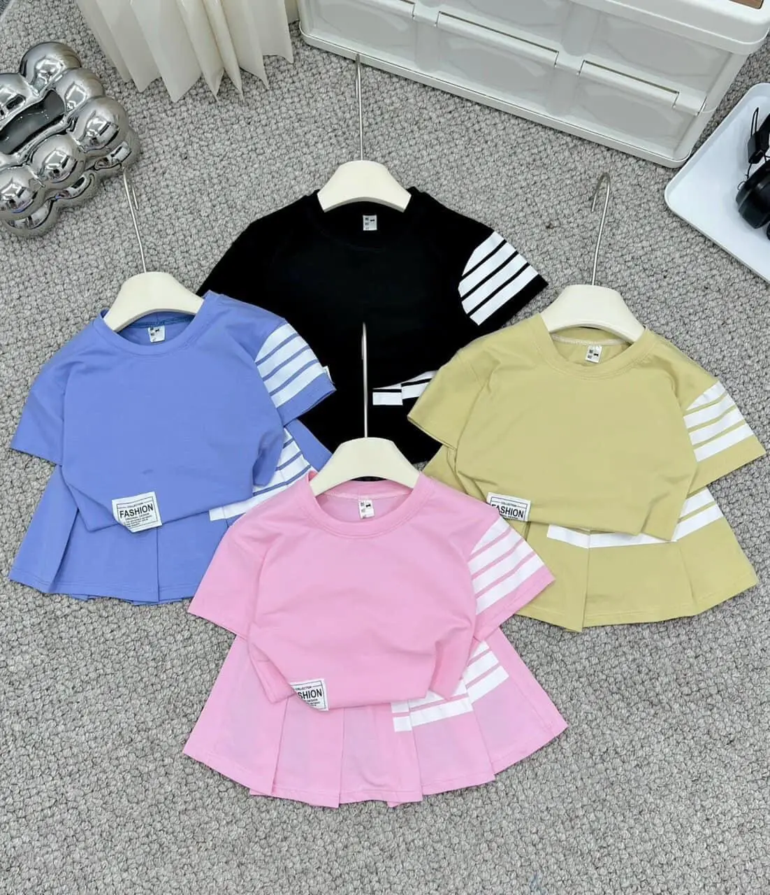 set cộc tay chân váy xếp li cho bé gái 8-18kg