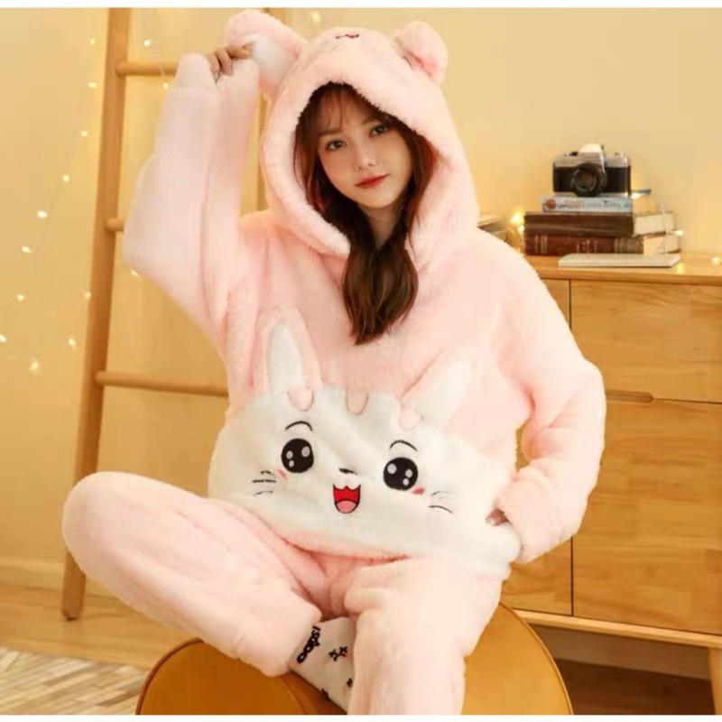 Bộ ngủ lông cừu thêu mèo dễ thương, Sét pyjama lông mũ tai gấu chất dày dặn ấm áp màu hồng nâu form rộng unisex hàn quốc, EYE 2T 3