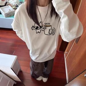 しろい 白い コットンの ねこ 猫 Tシャツ だんせい 男性 と じょせい 女性 ゆったり なまけもの 怠け者 スタイルの きほん 基本 シャツです