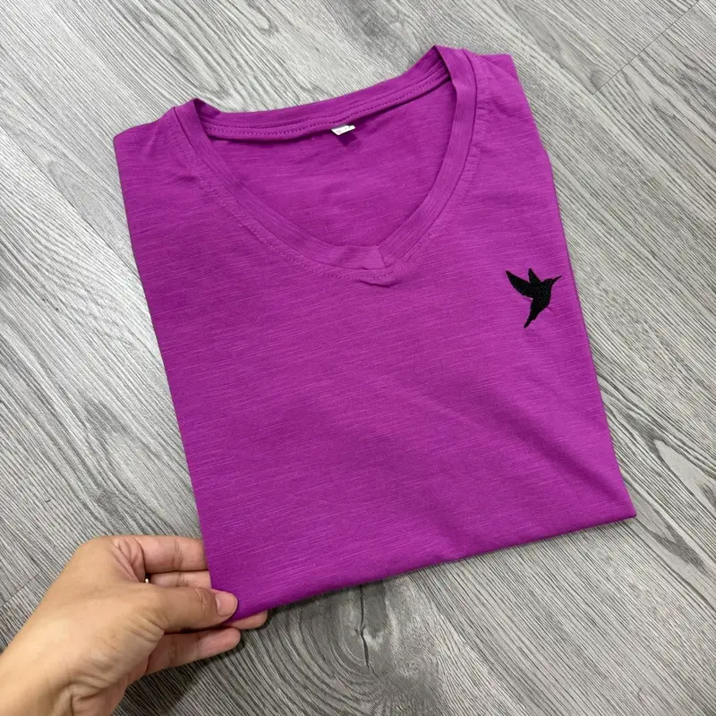 Áo phông nữ kiểu cổ tim thêu ngực chất cotton xước organic baby dư mềm mát, dễ chịu Women Thun Top Cổ Tim 5