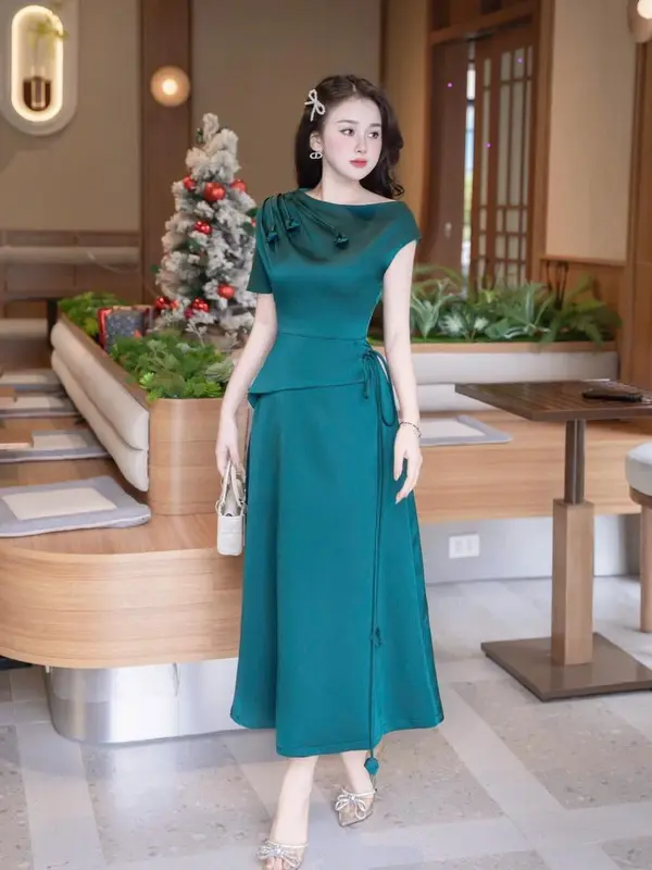 Xu hướng 2025 váy thiết kế cổ tròn phối chân váy chất liệu Lụa Hàn mềm mịn tạo cảm giác thoải mái 8