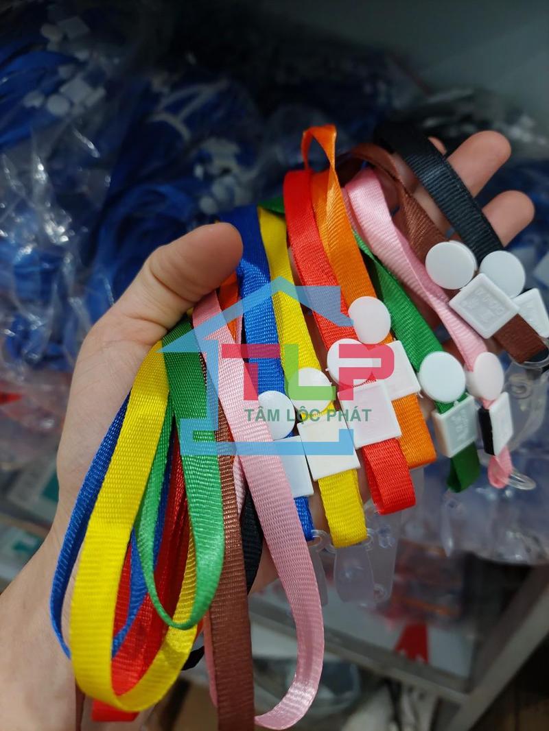 Product Introduction of Sỉ 50 BỘ THẺ ĐEO NHÂN VIÊN 108, ngang, KT 6*9mm + Dây đeo thẻ lụa móc nhựa các màu (Loại 1) 13