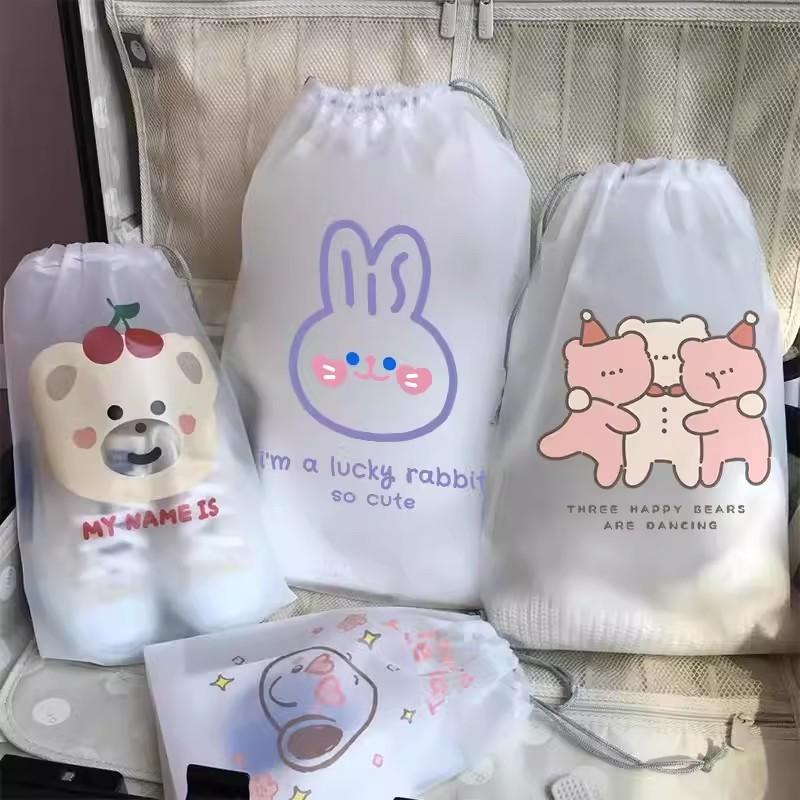 Product Introduction of MSS (COD) Pouch Serut Organizer Travel Anti Air Tas Serut Karakter Kartun Pouch Penyimpanan Sepatu Kantong Travel Serbaguna Anti Air Tempat Penyimpanan Pakaian Pouch Serut Karakter Multifungsi Plastik 12