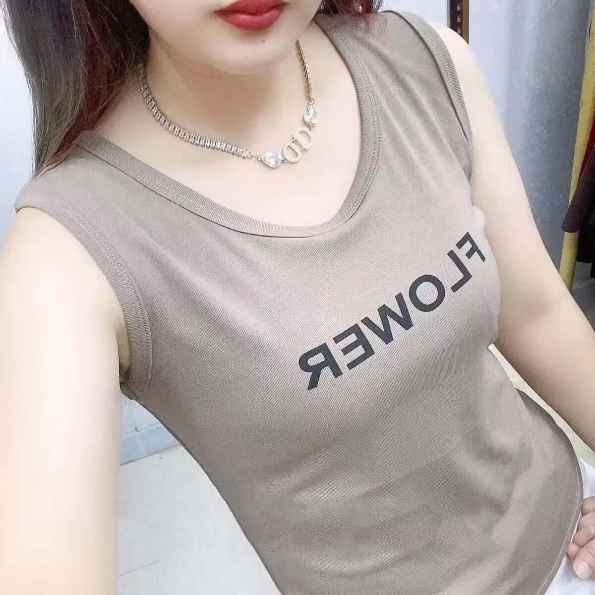 Mẫu mới không tay áo kích thước cộng với phong cách phương Tây vừa vặn bên ngoài vòng cổ thủy triều va chạm màu in dây nịt nữ Top Women