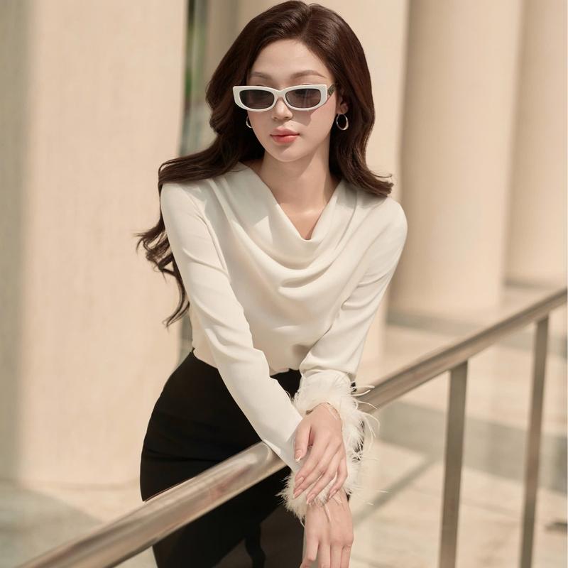  Áo Kiểu Nữ CCHAT Dáng Suông Cổ Đổ Tay Đính Lông Điệu Đà Chất Lụa 24ADL8005ST 