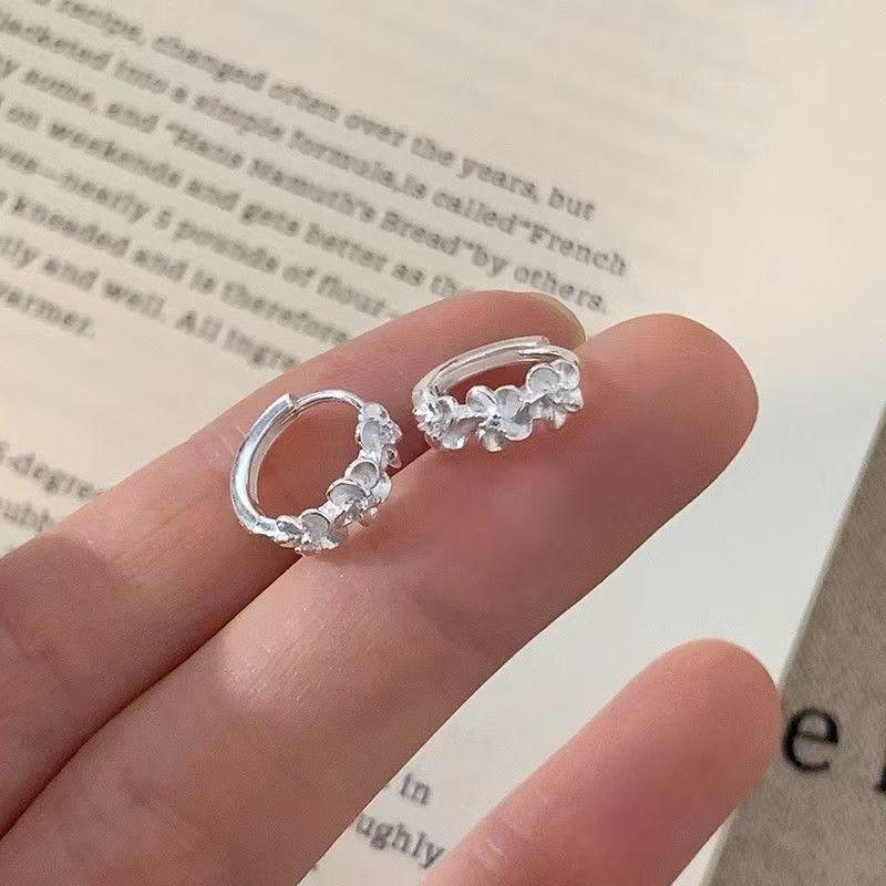 3D Floral Ear Cuffs - Luxury Handmade Ear Jewelry, Romantic Bloom Ear Climbers, Lightweight Hypoallergenic Earrings for Women 1