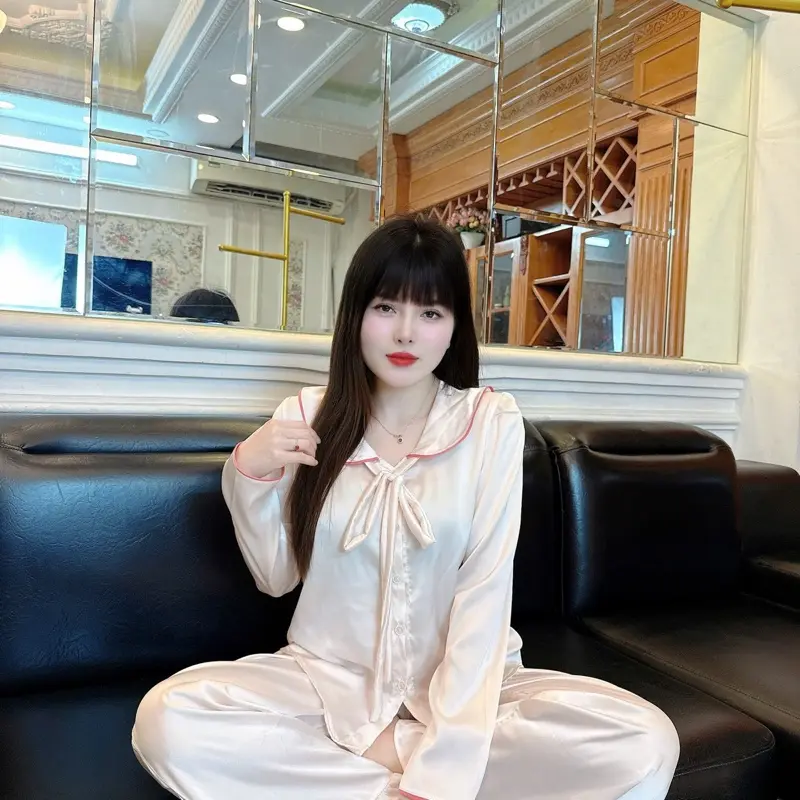 Bộ pijama cổ sen phối viền đính no vãi lụa Latin mềm mịn dế thương 3
