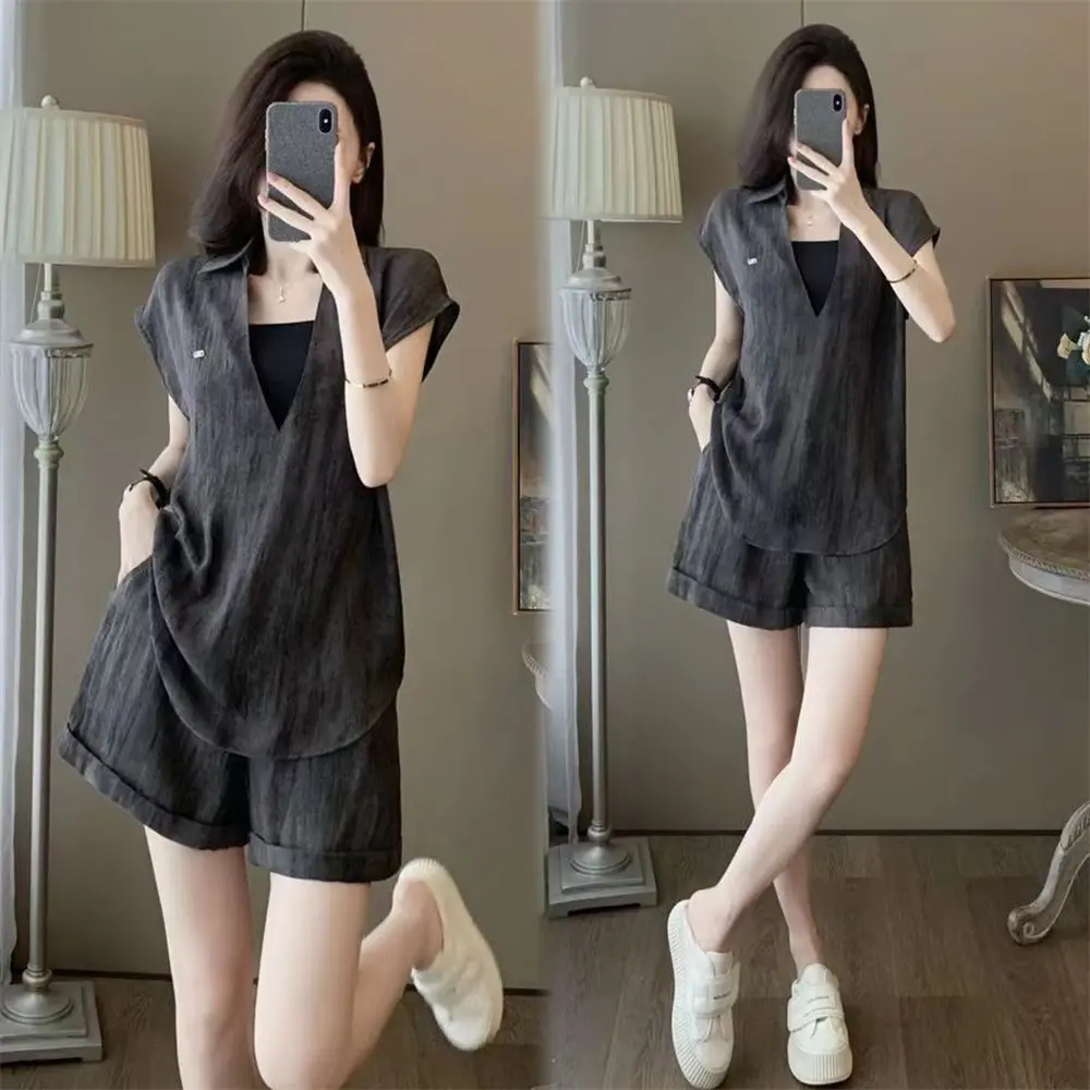 Bộ Đồ Mùa Hè, Dành Cho Nữ, Thanh Lịch Và Bó Sát, Thiết Kế Đẹp Mẽ, Giả Hai Mảnh, Áo Sơ Mi ngắn Tay Và Quần Đùi, Thích Hợp Cho Giới Trẻ Và Trẻ Trung, Năm 2025