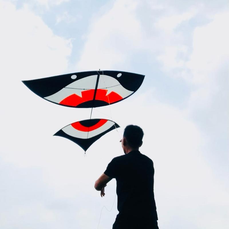 Diều lắp ghép 2m full cacbon.(mẫu diều cá mập)tặng kèm 100m dây thả:(diều đã làm sẵn)đã buộc lèo và ống cắm sáo: Đồ Chơi Toy dieu sao