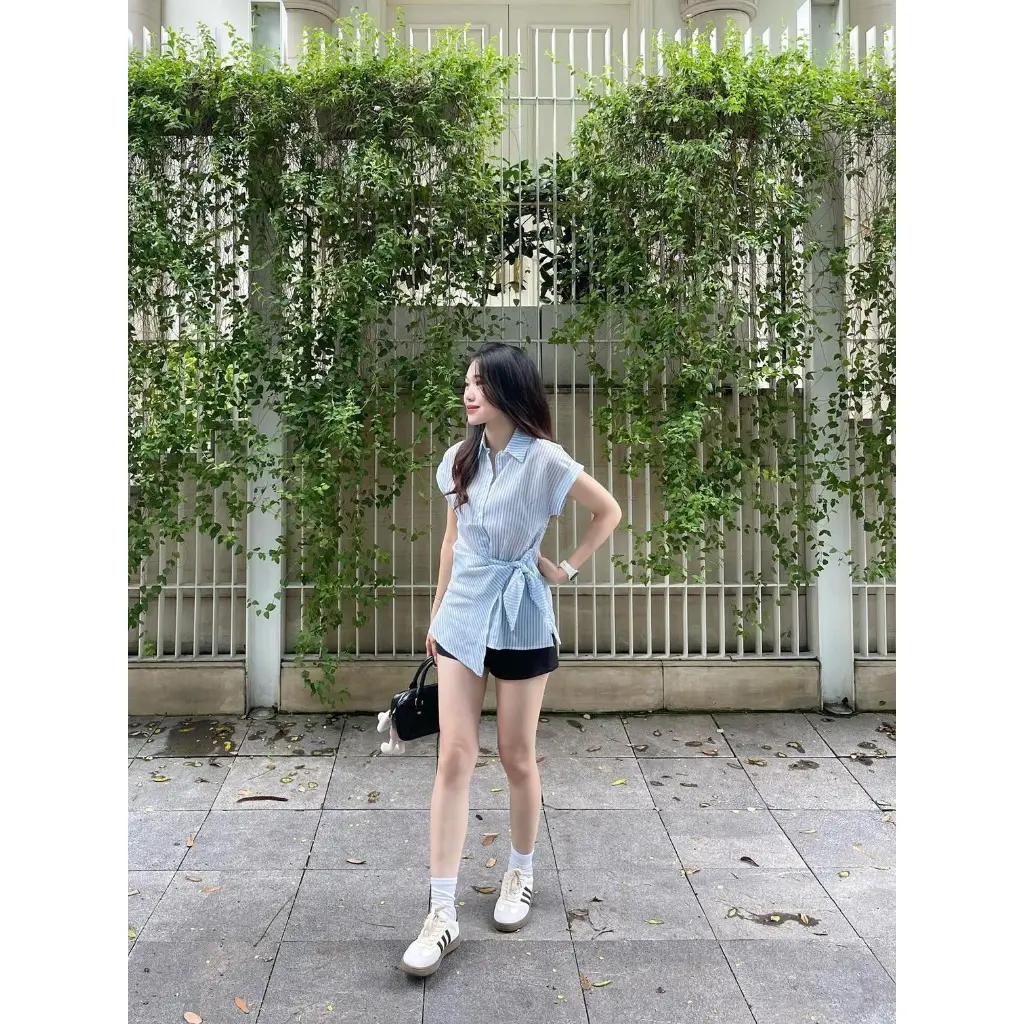 SET ÁO SƠ MI SỌC XANH NÚT GÀI THẮT NƠ 1 BÊN + QUẦN SHORT ĐEN (lưng chun) Women Nữ