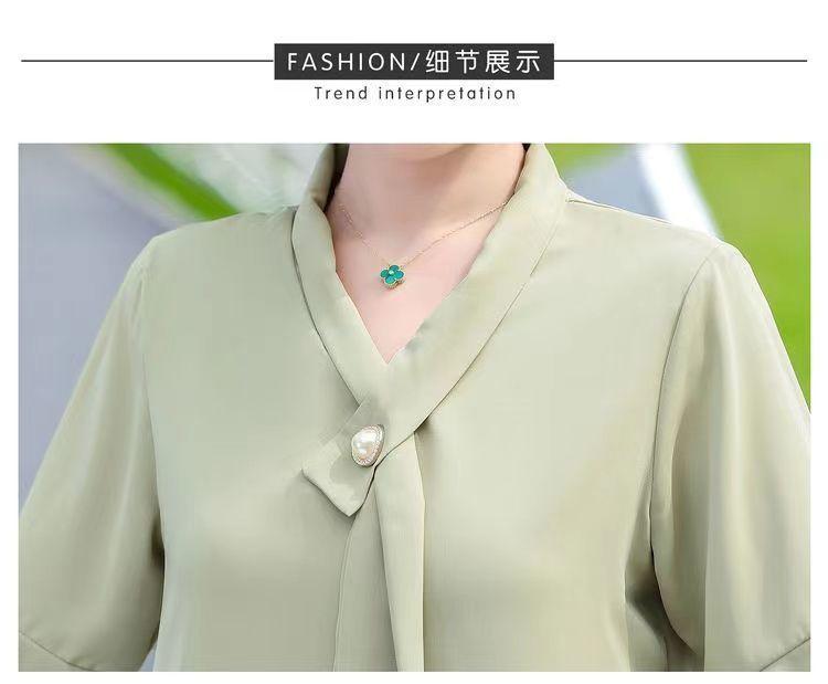 Product Introduction of Áo Phong Cách Phương Tây Ngắn Tay, Quần Áo Cho Mẹ, Thích Hợp Cho Mẹ TRUNG NIÊN Và TRUNG NIÊN, Hàng Mới Về, Dáng Rộng Vừa Vặn, Làm Bằng Voan, 40-50 Tuổi Nữ Top Women Shirt Sơ Mi 21