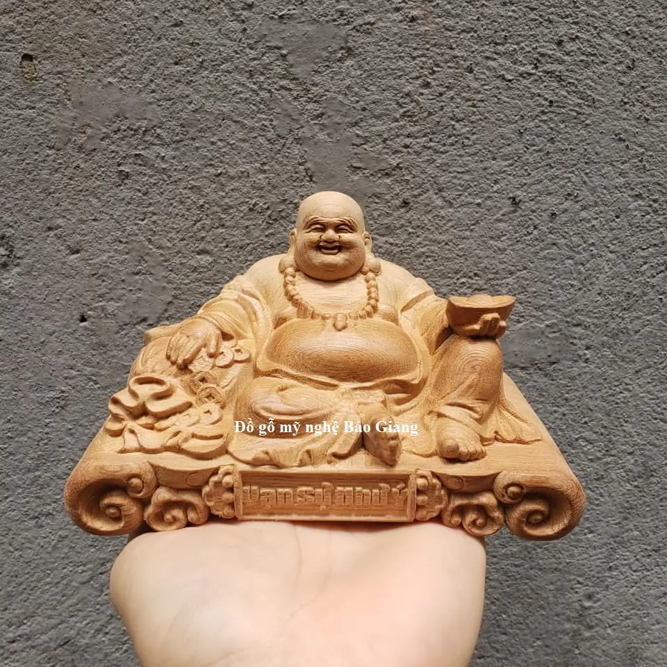Tượng phật di lặc để ô tô gỗ ngọc am