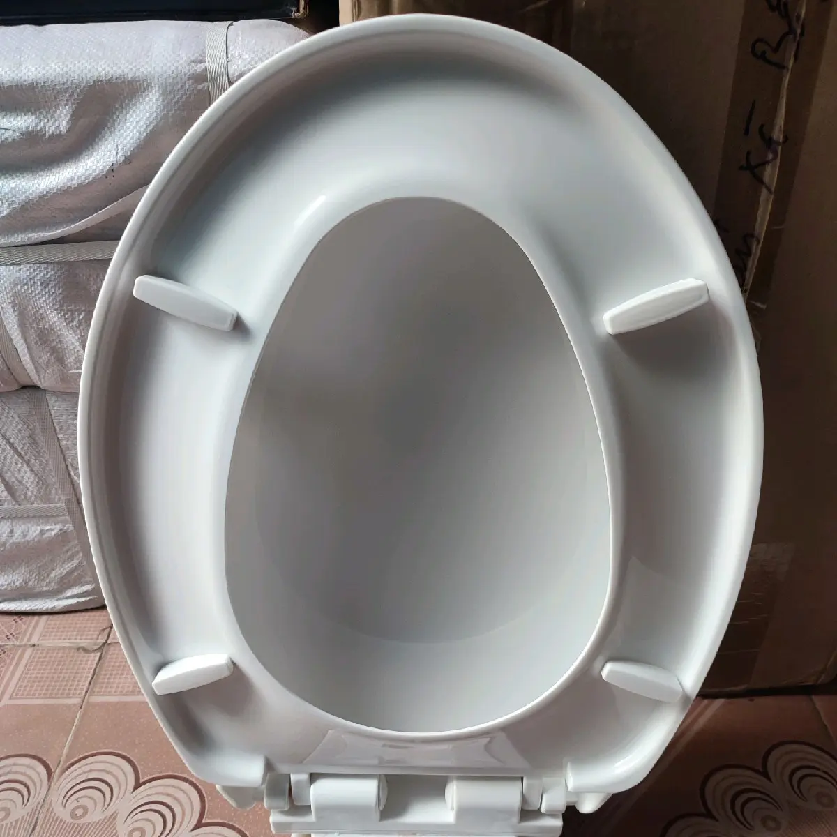 Nắp bồn cầu đóng êm, lắp ráp đơn giản