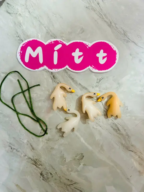 Đồ chơi vịt đổi màu, móc khóa vịt đổi màu dễ thương, đổi màu khi ra nắng 4