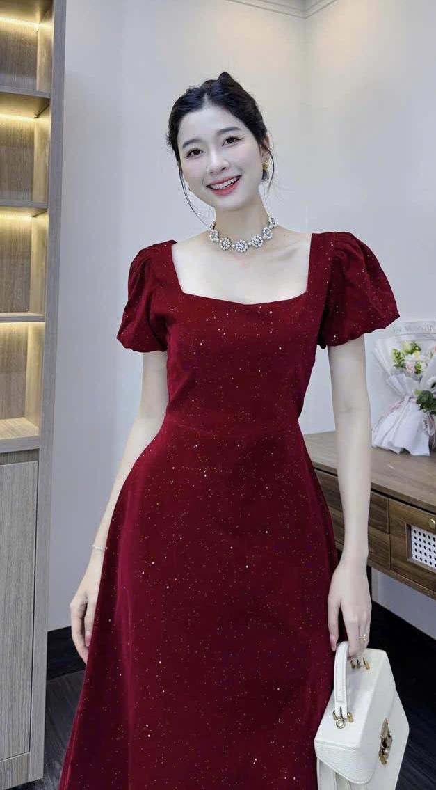 Product Introduction of Đầm nhung kim tuyến tay phồng cổ vuông kiểu dáng dài trẻ trung 4
