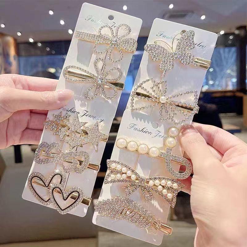 Product Introduction of Kẹp Tóc Kim Cương Giả Kẹp Tóc, Thiết Kế Chữ, Kẹp Tóc Ngọc Trai, Kẹp Tóc Cắt Nơ, Dành Cho Nữ, Phong Cách Mori Ins, Đơn Giản Và Đẹp Trai, Năm 2025 0