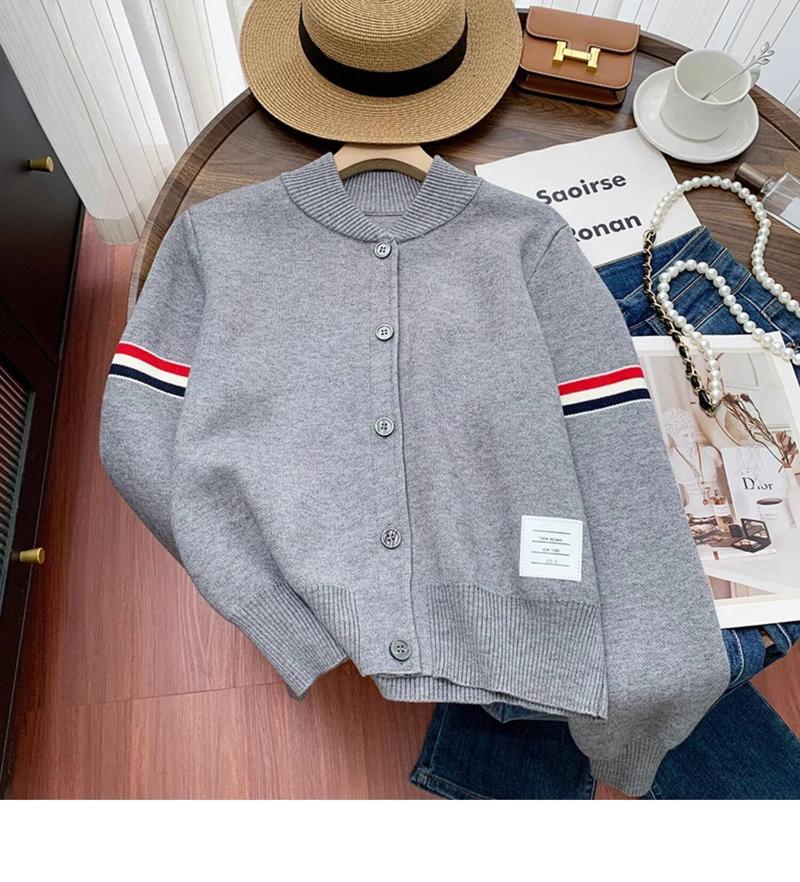 Product Introduction of Áo Len Thể Thao Nữ, Dáng Rộng Vừa Vặn, Thiết Kế Tay Đôi, Có Ruy Băng Dệt Màu, Cổ Bóng Chày, Kết Hợp Năng Động Trẻ Trung, Thích Hợp Cho Mùa Thu Và Mùa Đông Women Top Dài Tay 22