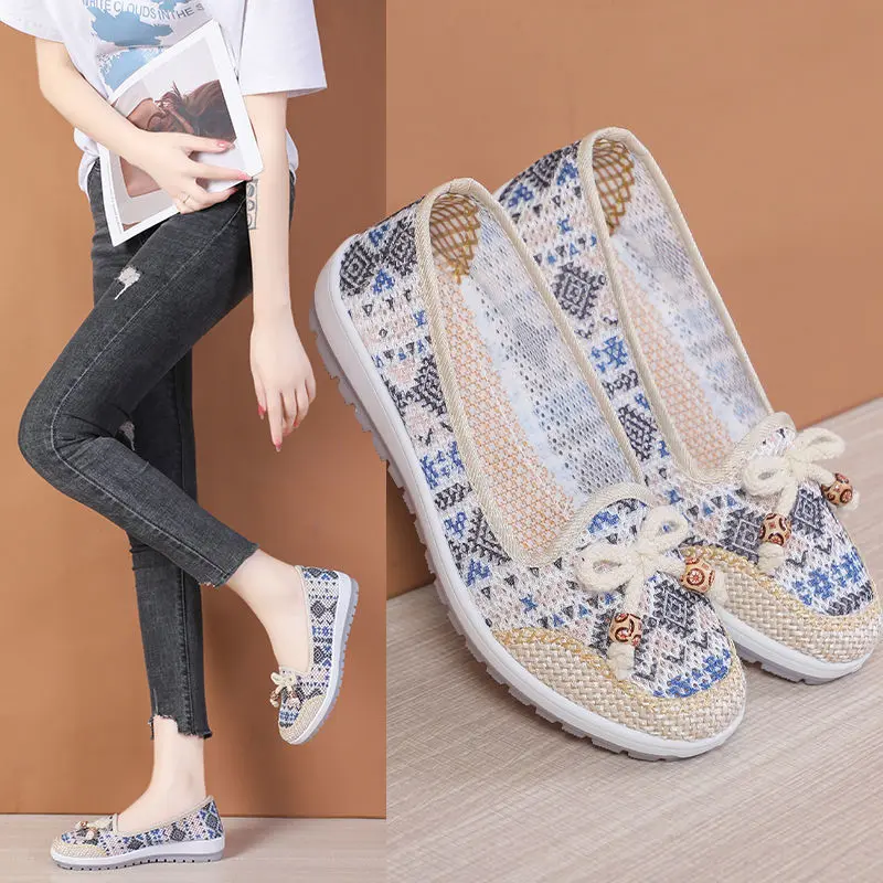 Giày Vải, Phong Cách Mùa Hè, Dành Cho Phụ Nữ, Đế Mềm, Không Trơn Trượt, Giày Cho Mẹ, Thoáng Khí, Khoét Lỗ, Dép Trung Người Già Và Cao Tuổi, Giày Bà Già Đế Bằng 2