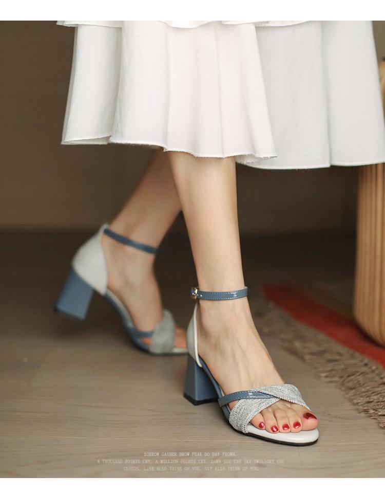 Product Introduction of Giày sandal gót dày phong cách cổ tích mùa hè 2025 phong cách mới thoải mái và đa năng nhẹ nhàng gót vừa cao gót La Mã khóa cao gót Nữ Nhung 19