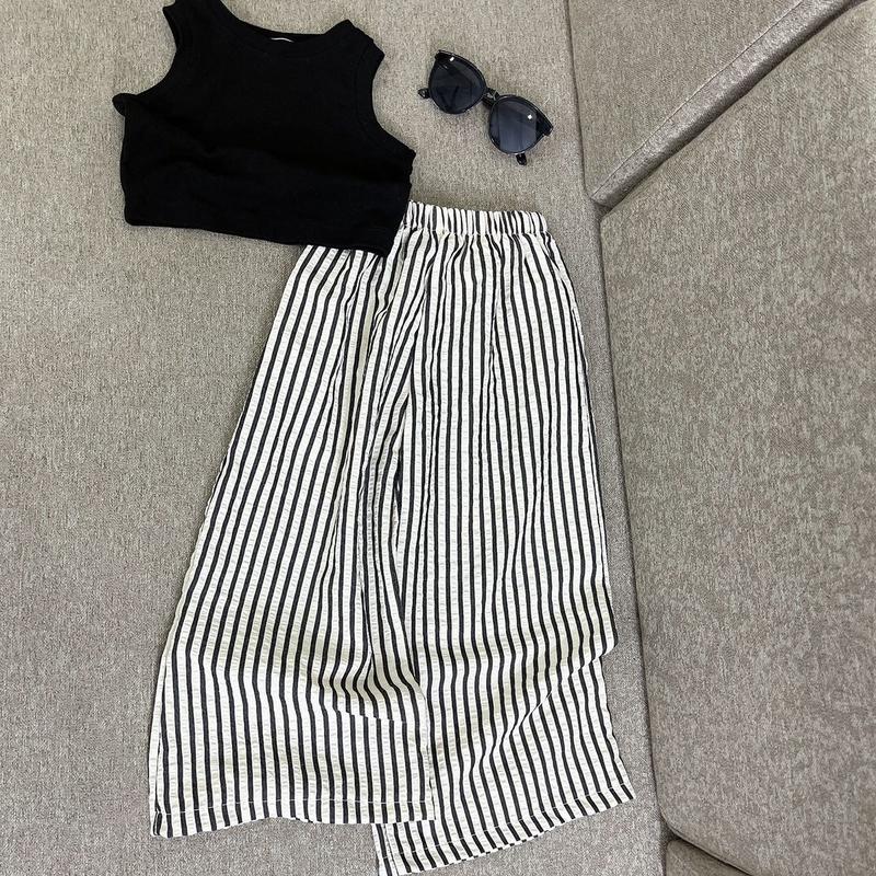 Set áo croptop kèm quần suông kẻ sọc hot hit bé gái