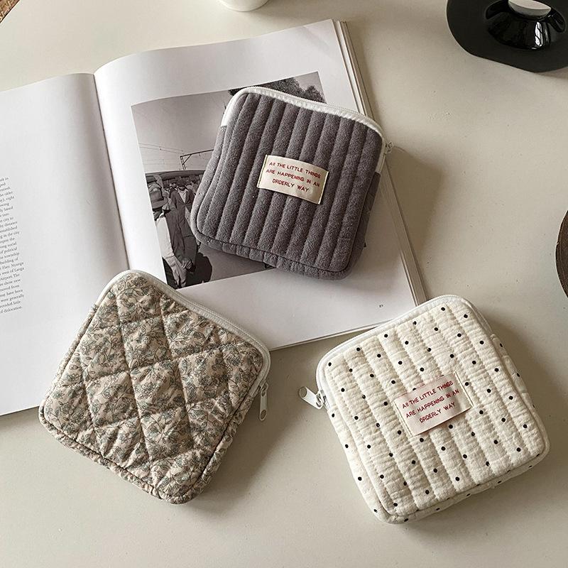 Product Introduction of Cute Portable Makeup Bag, Hygiene Cotton Bag, Earphone Bag, Lipstick Bag, Digital Organizer Bag 11