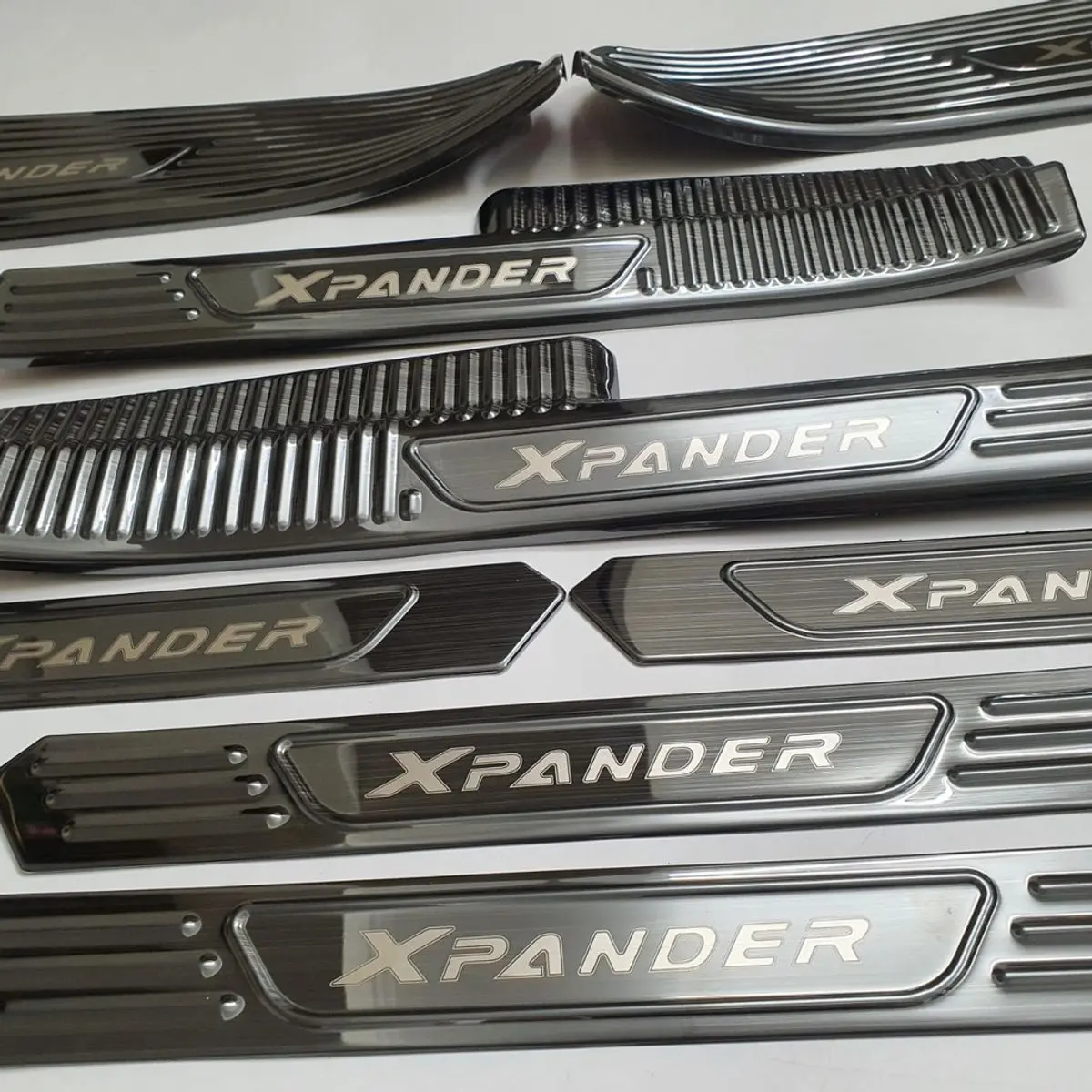 Ốp Bậc Cửa, Nẹp Bước Chân Xpander 2019-2025, Chất Liệu inox màu titan (vui lòng nhận hàng bóc lớp giấy bảo vệ để kiểm tra kỹ sản phẩm)Cao cấp  Nhãn Dán Sticker