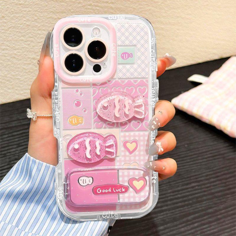  XBD Ốp Điện Thoại Búp Bê Cá 3D Tương Thích Với iPhone 17 16 15 14 13 12 11 Pro Max Plus XR X XS Max 17Air 16E Ốp Lưng Sợi Lông Vũ Phồng Chống Sốc Có Giá Chân Đế Gập Gương Nhỏ 