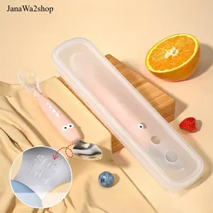 Cari sendok puree aman lucu untuk bayi/balita? Sendok Puree Anak Lucu Kartun (kotak penyimpanan, 4 warna) desain kartun, bahan aman mulut anak.   Ukuran pas, mudah pegang/dibersihkan, cocok makan puree!