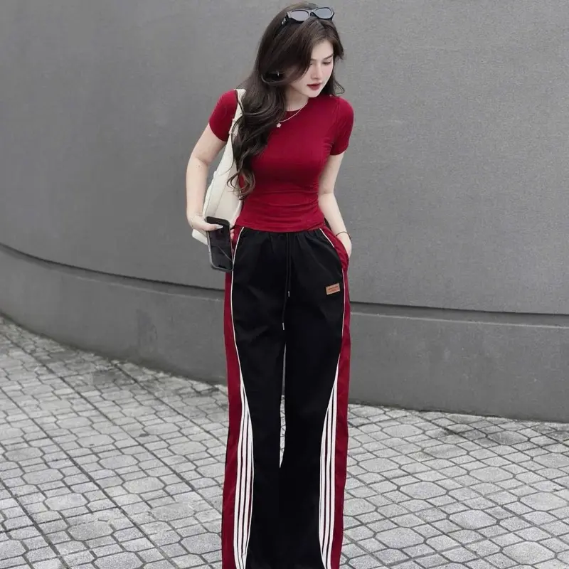 Set bộ phối hoạ tiết phối viền sọc đẹp , áo zip quần umi dành cho phái nữ thích  măc cá tính , sang chảnh