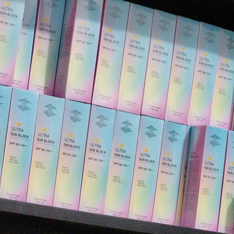 Kem chống nắng cầu vồng Ultrasun block chống nắng spf50+ lên tone madeup